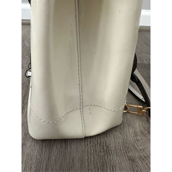 Louis Vuitton Patent Monogram Hot Springs Backpack Snow - Picture 10 of 16